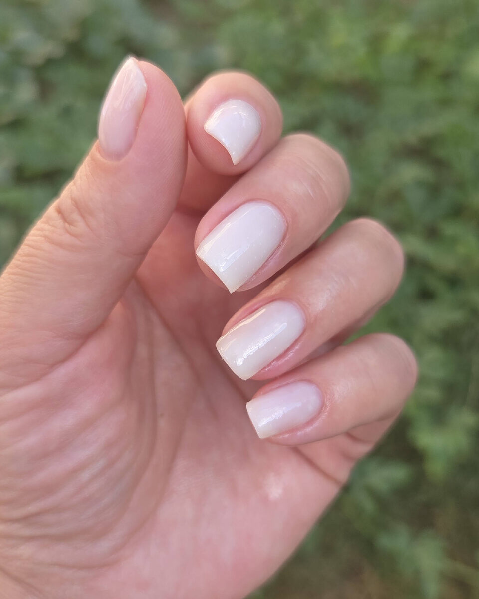 Naturnagelverstärkung mit natürlichem Finish bei NF Beauty